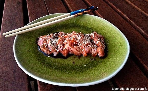 Sake tataki – opiekane sashimi z łososia