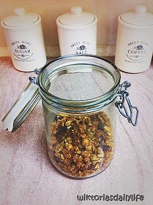 Domowa granola jabłkowo-cynamonowa