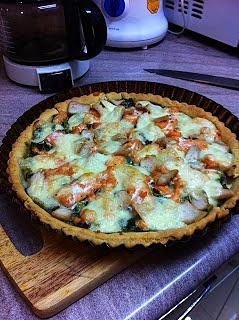 Tarta ze szpinakiem, łososiem i mozzarellą