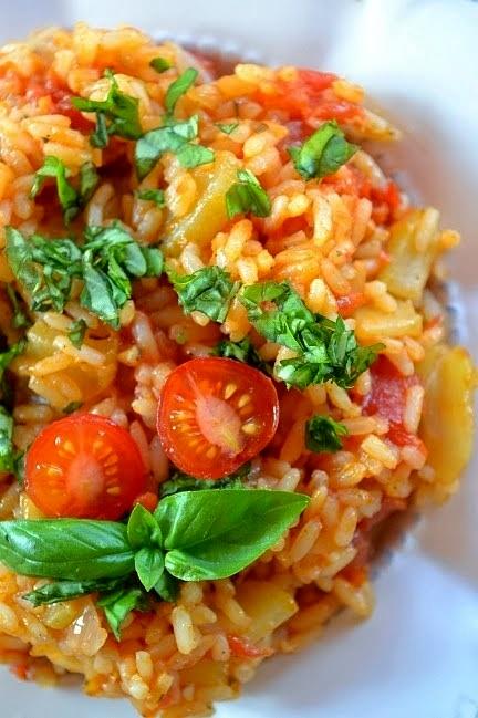 Risotto pomidorowe z cukinią