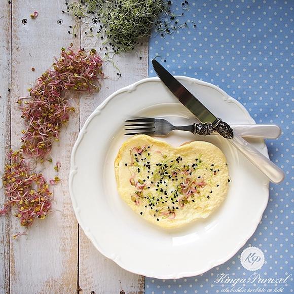 Zdrowy i lekki omlet z kiełkami