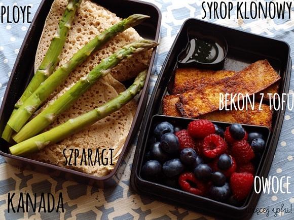 Kanadyjski lunch wegetariański z tofu i szparagami