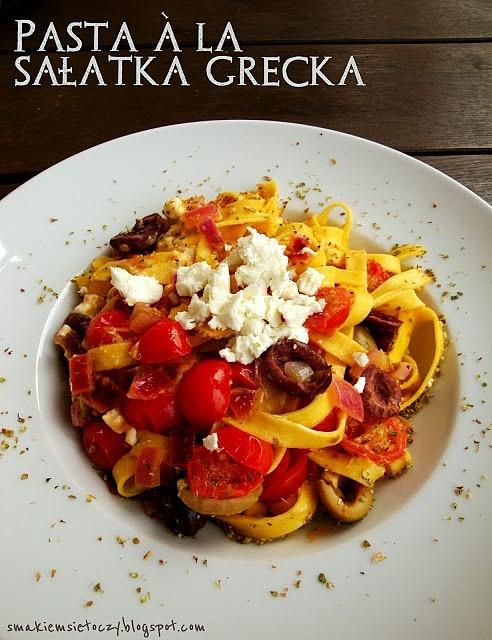 Tagliatelle z fetą, pomidorami i oliwkami ala sałatka grecka