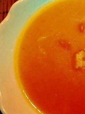 Zupa dyniowa z krewetkami, bambusem i mlekiem kokosowym
