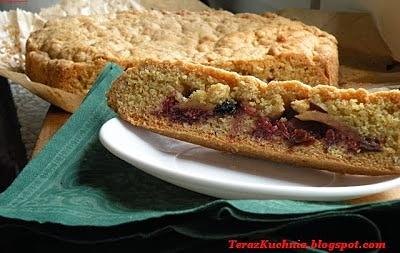 Proste ciasto kruche z owocami i dżemem