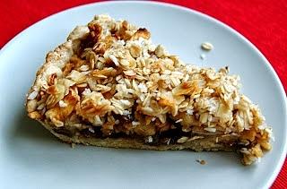 Szarlotka z owsianą kruszonką