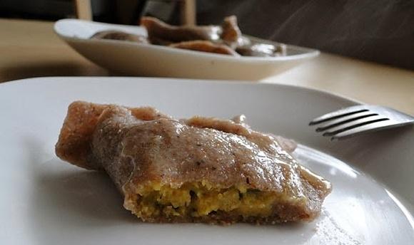 Lekko orientalne razowe pierogi z soczewicą