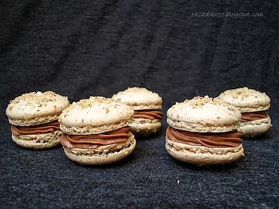 Makaroniki - sztuka kulinarna z delikatnym kremem i chrupiącą skorupką
