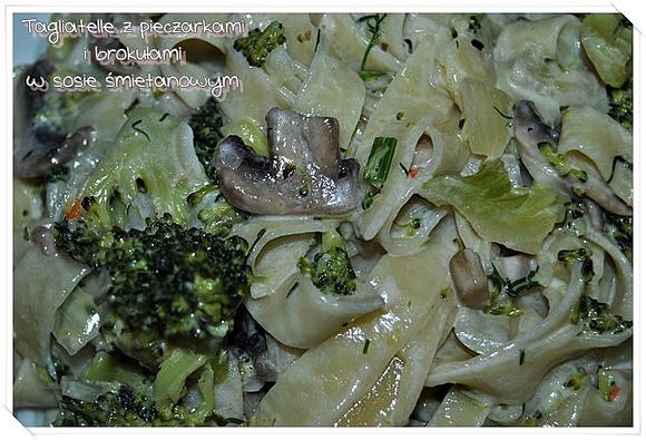 Tagliatelle z brokułami i pieczarkami