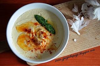 Hummus z ciecierzycy z tahini i cytryną