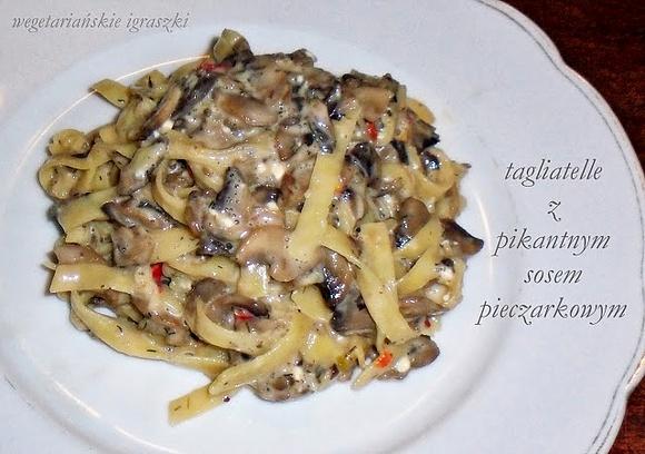 Tagliatelle z pikantnym sosem pieczarkowym