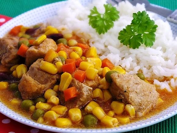 Gulasz meksykański z wieprzowiną i warzywami