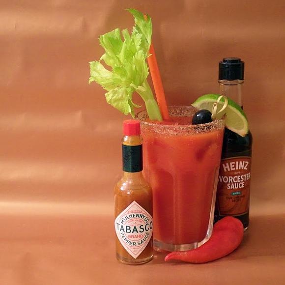Krwawa mary na halloween - klasyczny drink na kaca