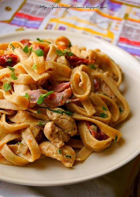 Makaron z kurczakiem i serem gorgonzola