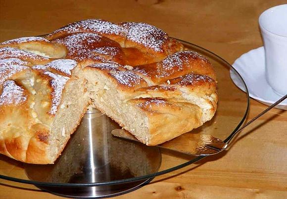 Wieniec drożdżowy z serem