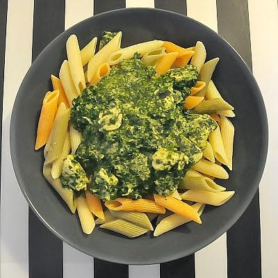 Penne z kurczakiem, szpinakiem i gorgonzolą