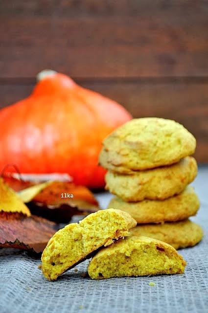 Miękkie ciasteczka dyniowe halloweenowe