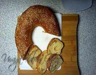 Wieniec drożdżowy z szynką i serem