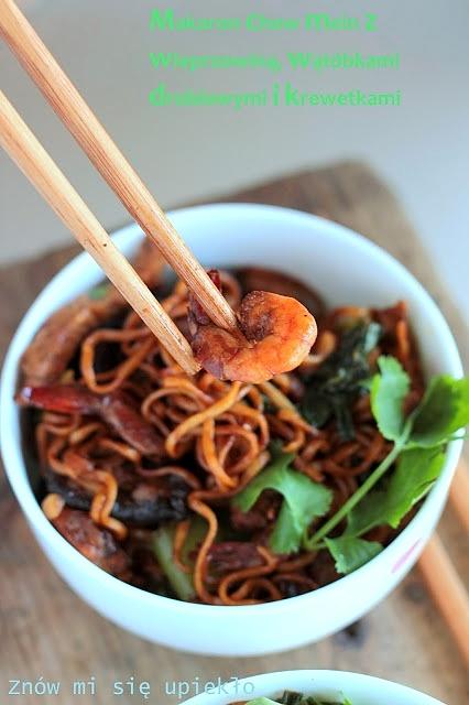 Makaron chow mein z warzywami i czosnkiem