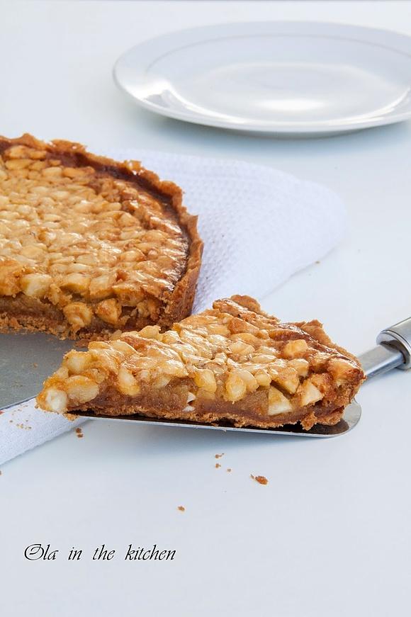 Tarta z migdałami i białą czekoladą