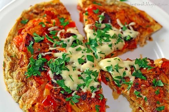 Tortilla española z chorizo i czerwoną papryką