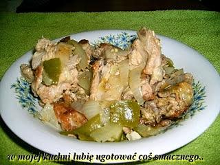 Żeberka wieprzowe z papryką i cebulą