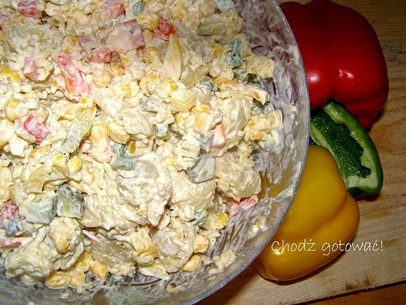 Sałatka z tortellini i warzywami