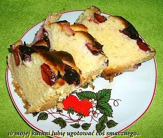 Puchate drożdżowe ze śliwkami