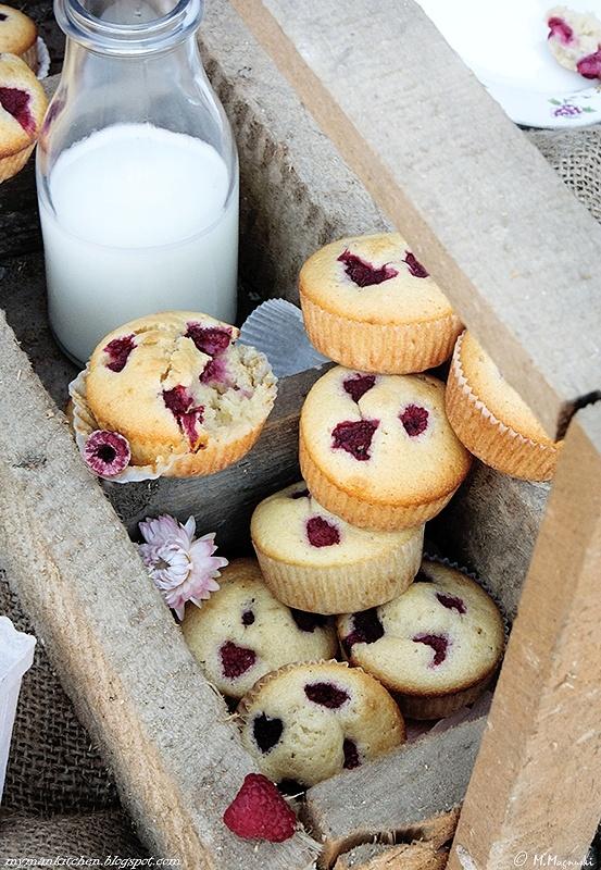 Migdałowe muffiny z malinami