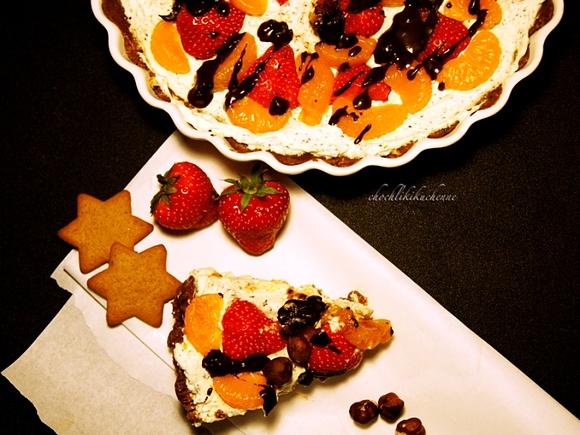Tarta pierniczkowo-sernikowa z mandarynkami i truskawkami