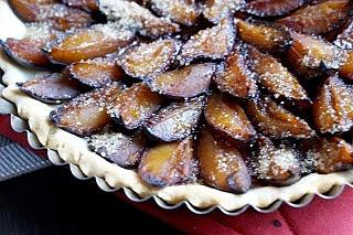Najeżona tarta ze śliwkami