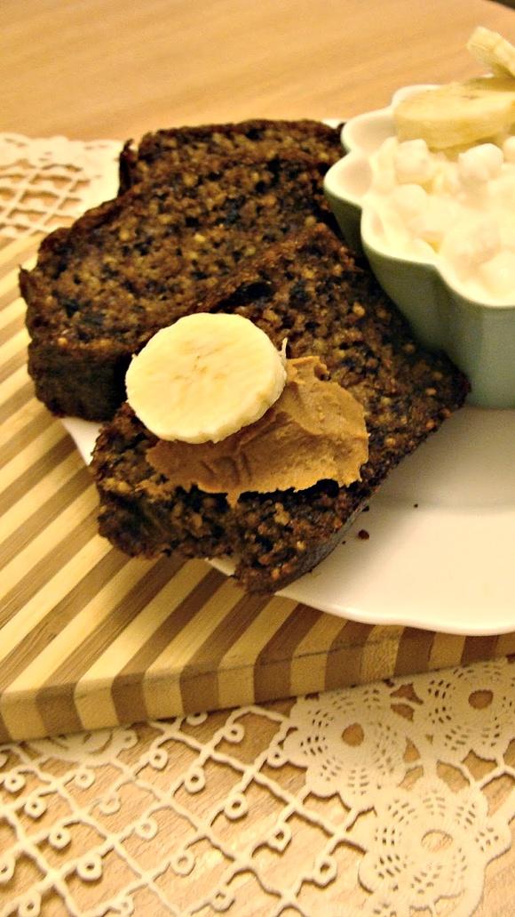 Chrupiący chlebek bananowy pełnoziarnisty z kaszą jaglaną