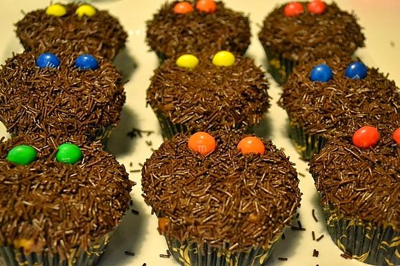 Hallowenowe muffiny dyniowe z żurawiną i orzechami włoskimi