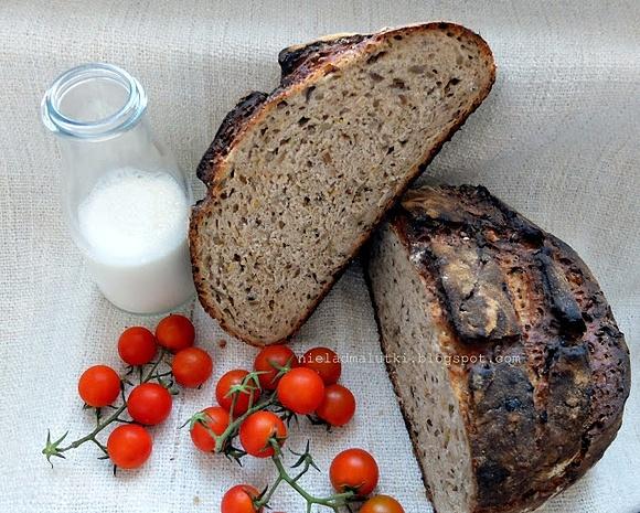 Chleb na zakwasie z karmelizowanym porem i słonecznikiem