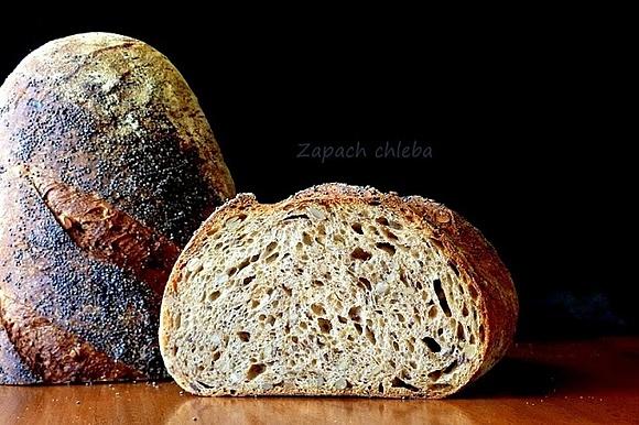 Chleb na zakwasie z karmelizowanym porem i ziarnami