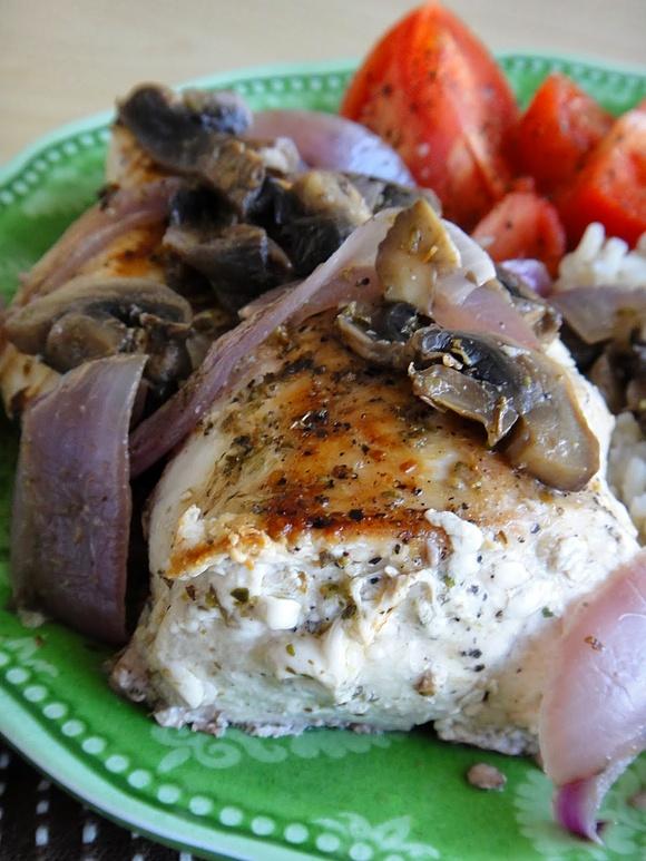 Pierś z kurczaka w pieczarkach i cebuli