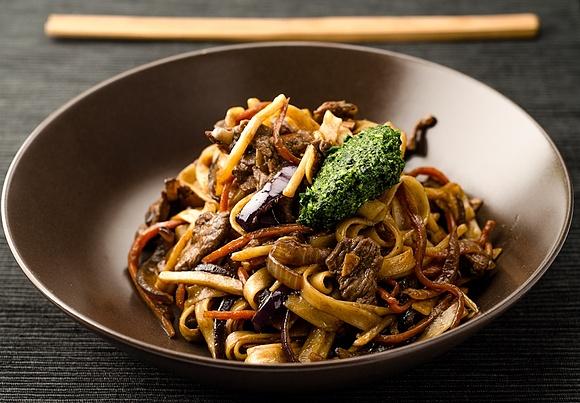 Stir-fry z wołowiną i makaronem Udon