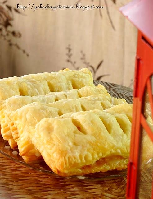 Ciastka francuskie z jabłkami i marcepanem