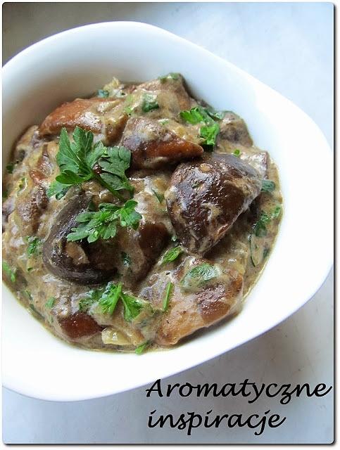Grzyby na gęsto z przyprawami i cebulą