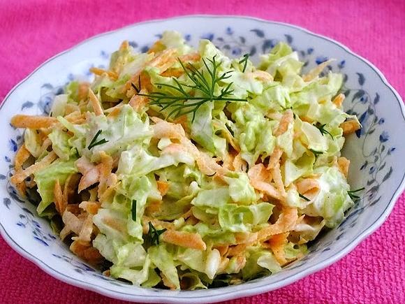 Surówka z kapusty pekińskiej i marchewki