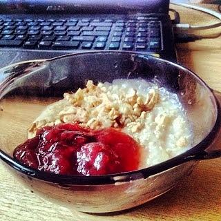 Owsianko jaglanka z orzechami i dżemem