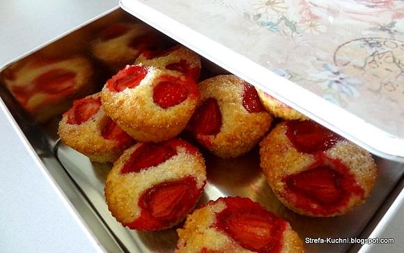 Muffiny jogurtowe z truskawkami