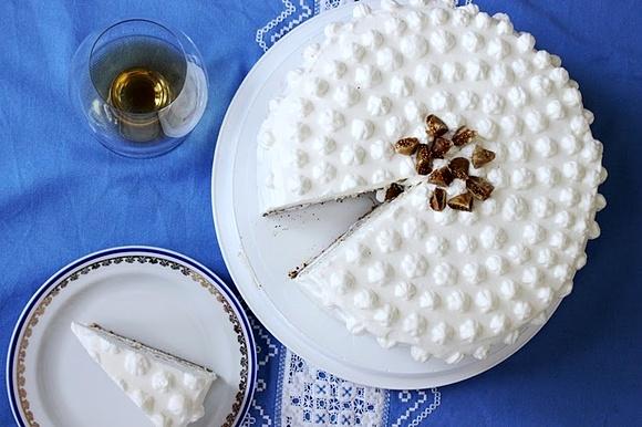 Tort Malaga na biszkopcie migdałowym