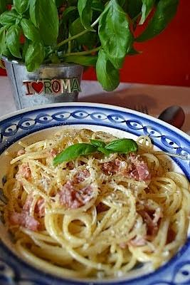 Spaghetti carbonara - klasyczny przepis na włoski makaron z jajkami i boczkiem