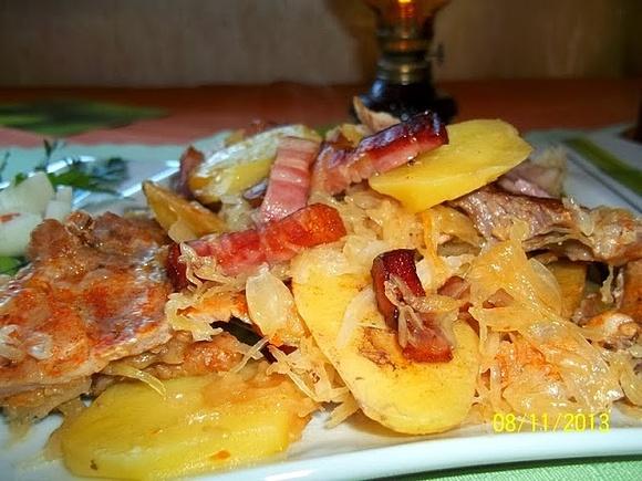 Przekładaniec z ziemniaków kapusty i mięsa