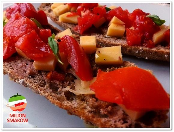 Bruschetta z pomidorem i serem