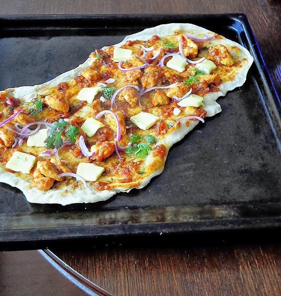 Pizza z kurczakiem i domowym sosem barbecue