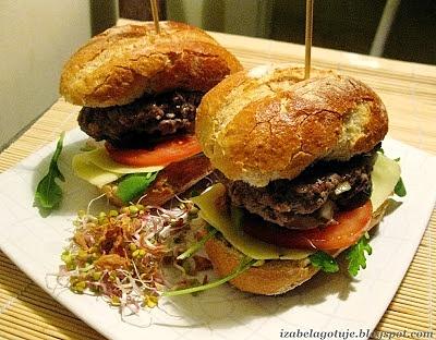 Domowe burgery z chilli