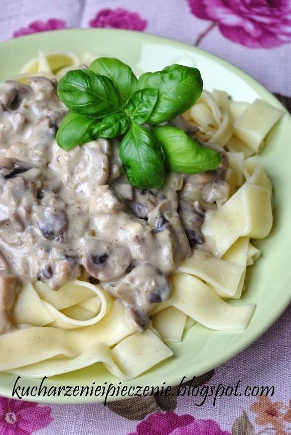 Makaron z pieczarkami i camembertem