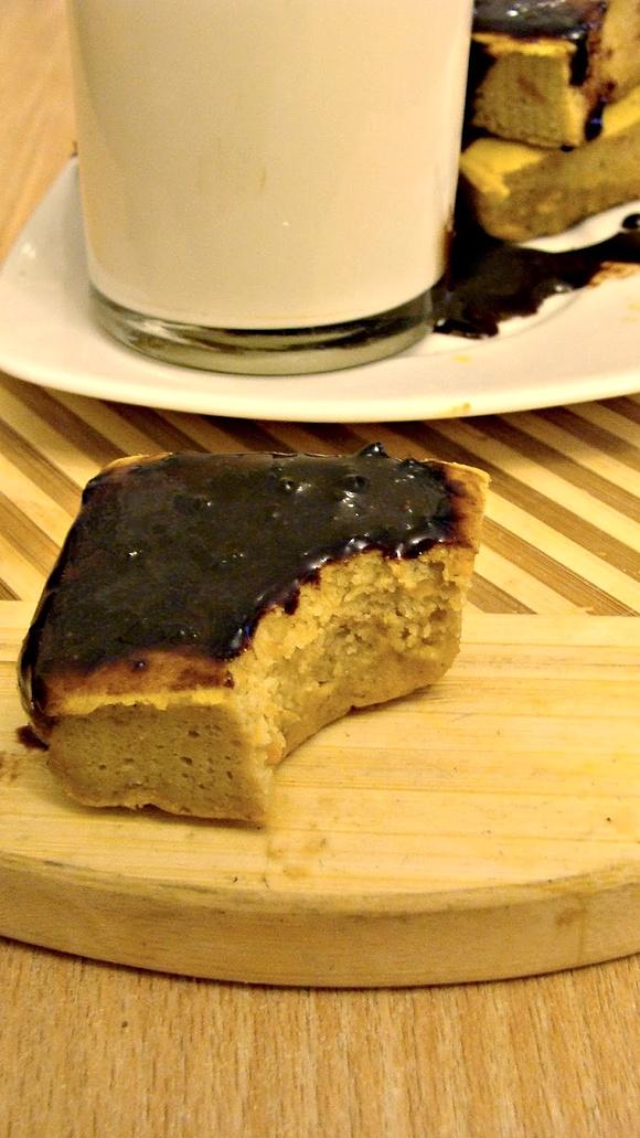 Zdrowe blondie z białą czekoladą i batatem